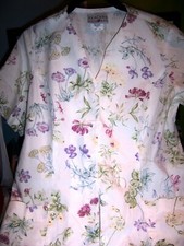 PEACHES UNIFORMS b/d s/s made in USA Floral Scrub Top - SIZE SMALL
