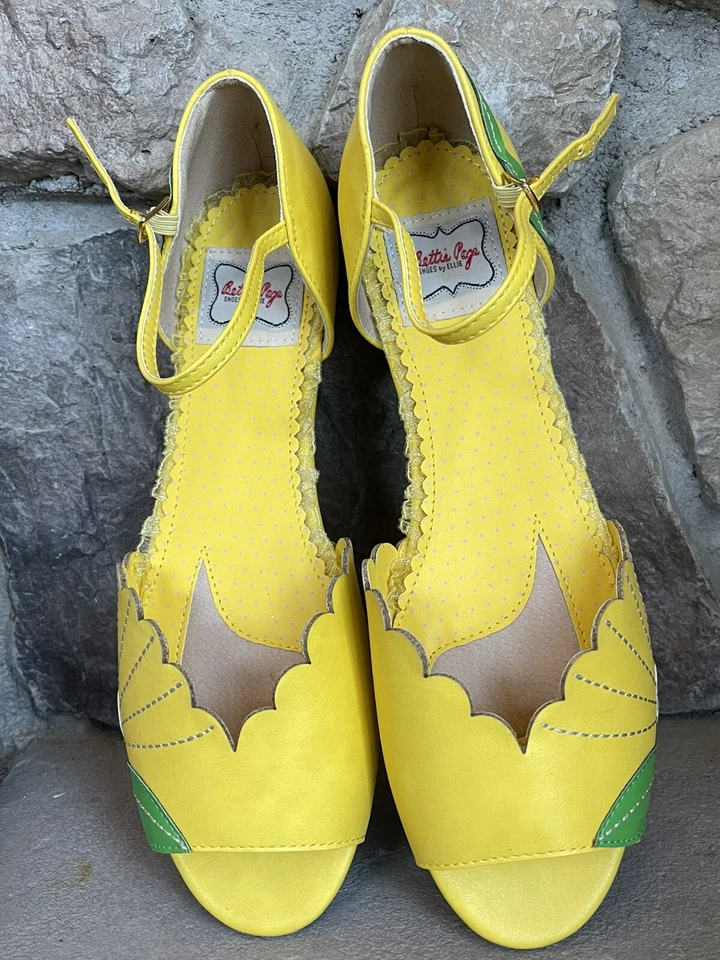 Bettie Page Mujer’s Correa de Tobillo Plana Amarillo Rosa Flor Retro Pin-up Casa de Campo Foto 2 de 4