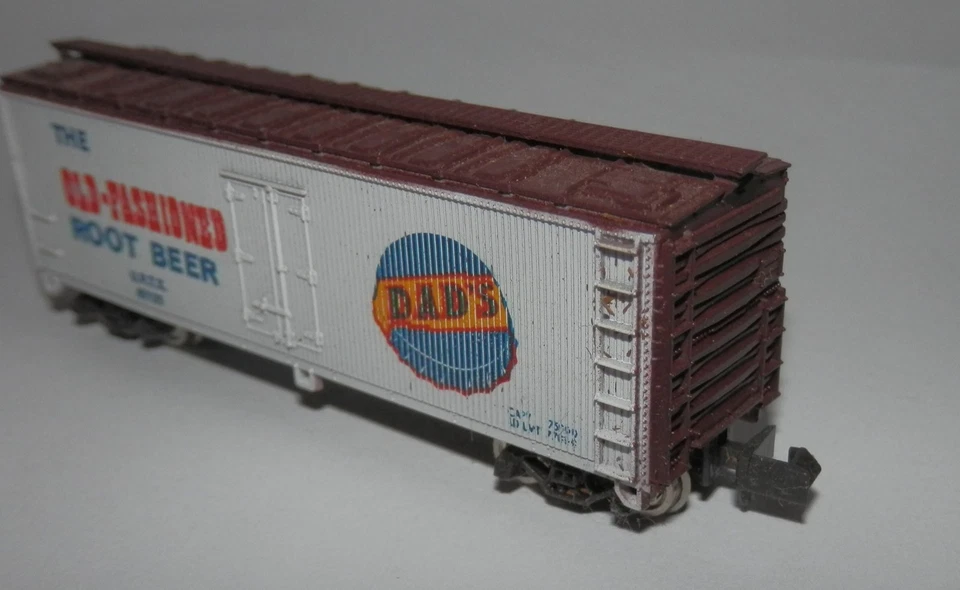 Frigorífico de madera Oldie #1351-S Con-Cor escala N 40' Dad's Root Beer URTX 87121 Foto 4 de 4