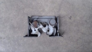 Schloss Vorne Links AM Schlossträger 51237115229 BMW 320d DPF Bj 2005 E90 / E91/