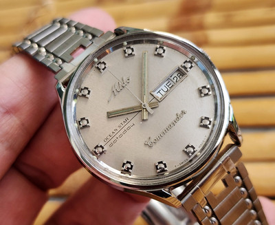 NICE VINTAGE MIDO COMMANDER  8268 AUTOMATIC DAY DATE DRESS GENTS SILVER DIAL.