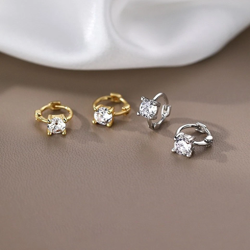 Orecchini pendenti unici in argento placcato rame con design diamante flash acca - Immagine 2 di 4