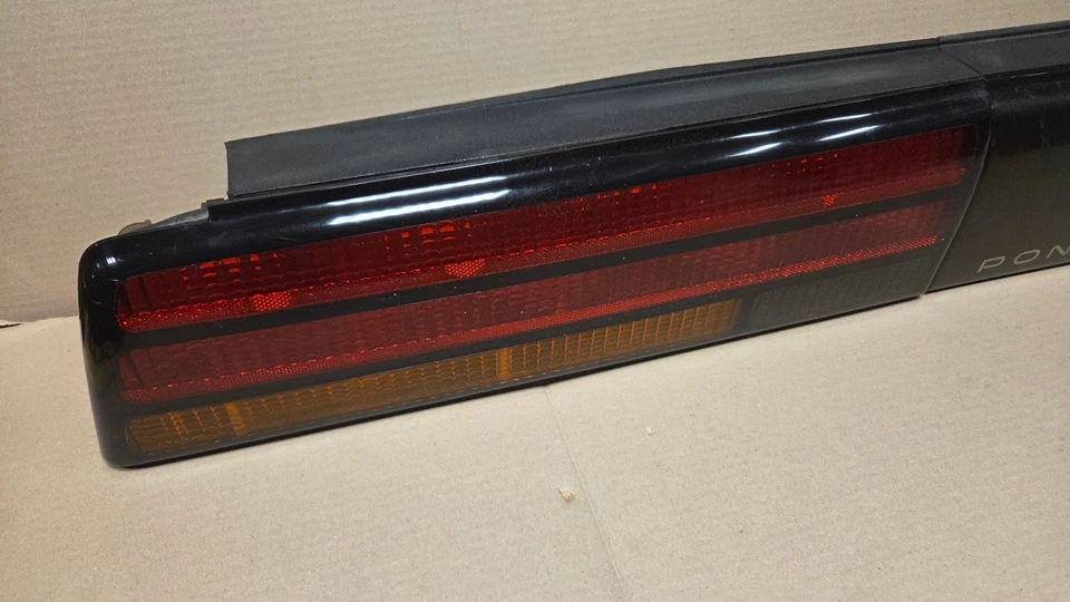 1985-1991 Pontiac Firebird/Trans Am rear tail light assembly set - Image 2 of 4