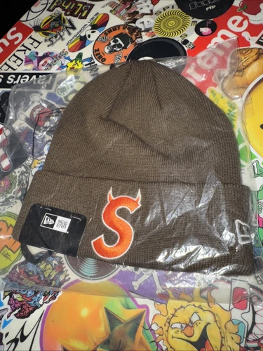 Bonnet Supreme New Era logo « S » fw22 marron
