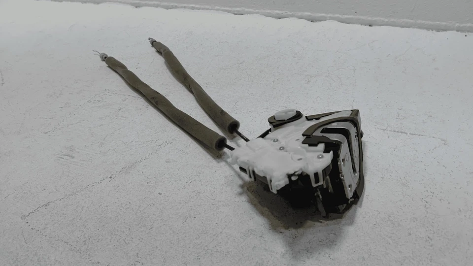 Actuador de cierre de puerta de pasajero delantero derecho Honda Pilot 2016-22 con cable OEM Foto 3 de 4