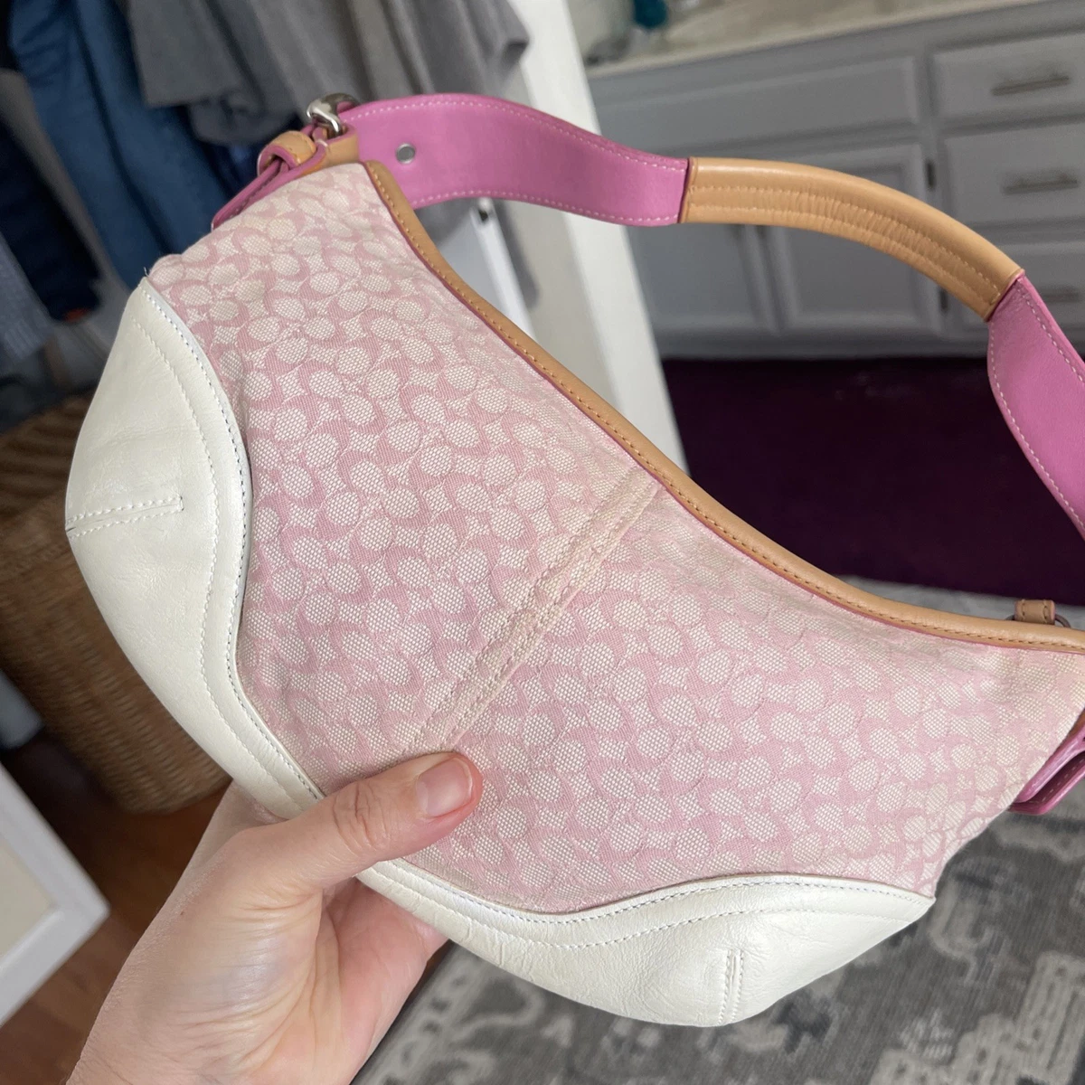 ブランド公式サイトでのお買い物 Rare COACH ピンクのシェブロン柄 