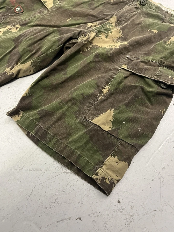 Vintage Volcom Scout Camo Ripstop Cargo Shorts 34 Y2K 11in Inseam Surf Beach - Image 4 of 4