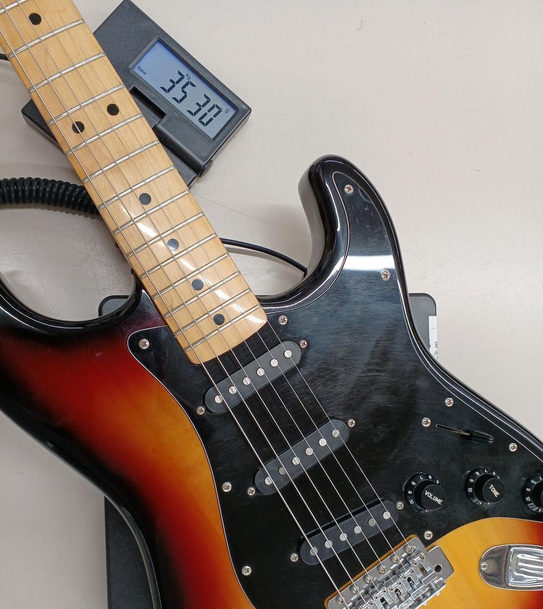 TOKAI ストラトキャスター　サンバースト s-l1200.png