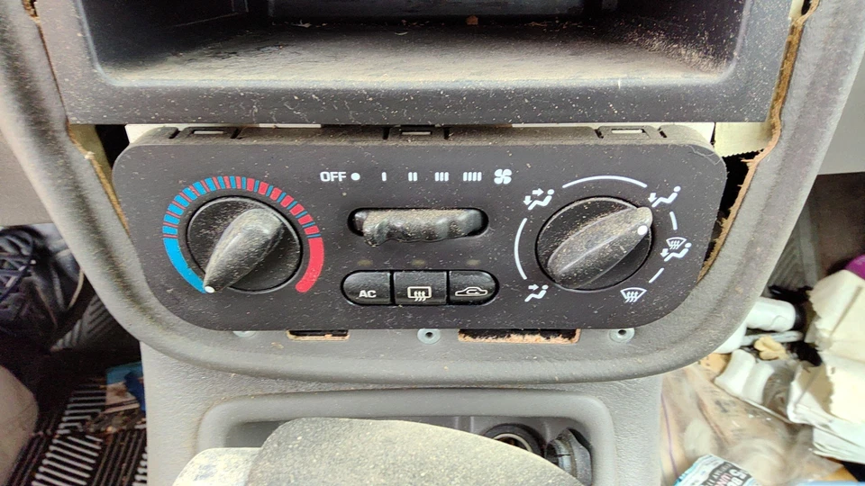 Módulo de control de temperatura Saturn L100 2000-2005 en tablero calentador unidad principal de CA fabricante original Foto 4 de 4