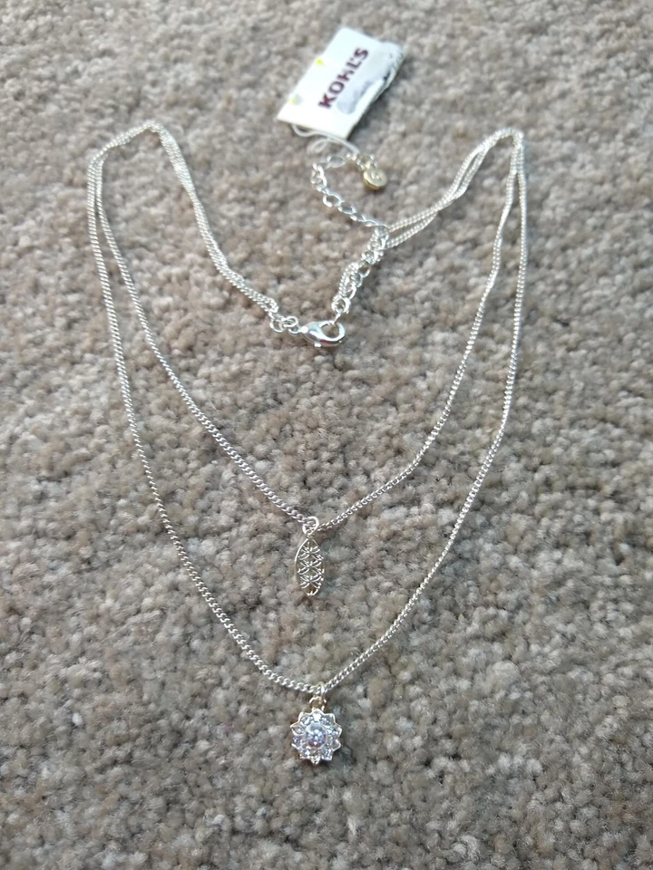 Collar de cadena Kohl's tono plata con colgante Foto 2 de 4