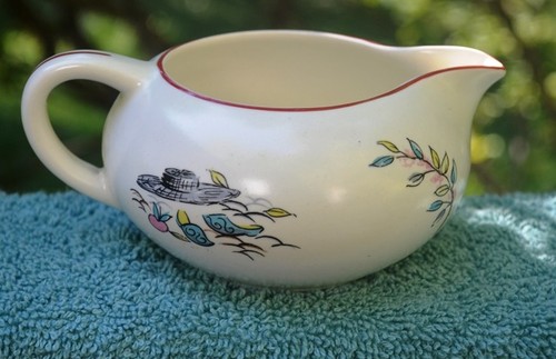 VINTAGE CROWN DUCAL PETIT PIERRE CREAMER FROM ENGLAND-BOY IN A FRUIT MARKET - Picture 2 of 4