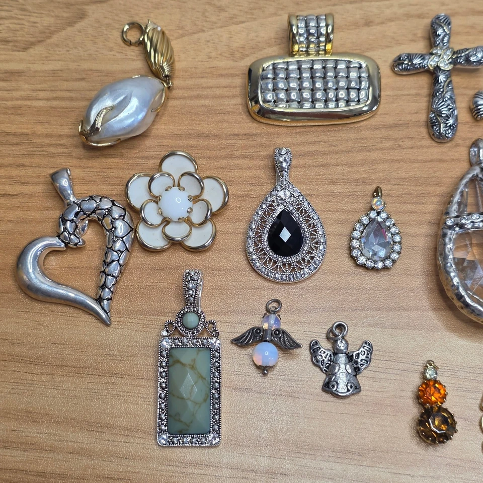 Lote Surtido de 32 Colgantes Únicos Dijes Joyería Hacer Estilos Mixtos Foto 2 de 4