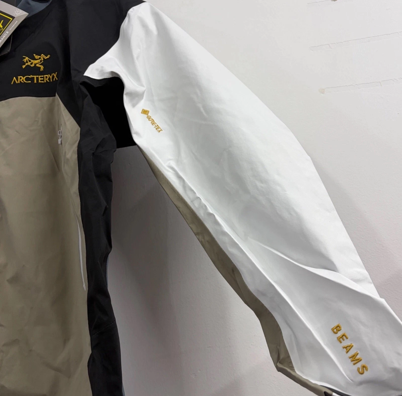 Arc'teryx x BEAMS Beta Jacke L - product detail image 4