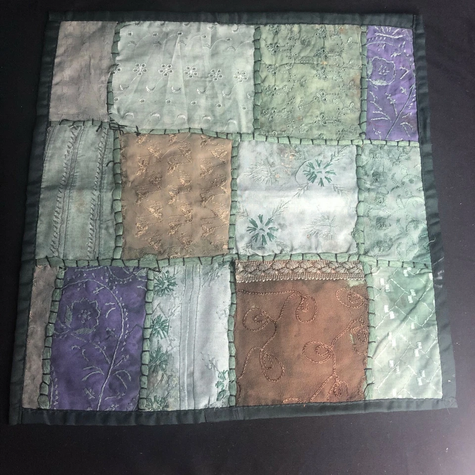 Funda Cojín Almohada Retazos Lentejuelas Bordada Hecha a Mano Celedón Boho Chic 17" Foto 3 de 3