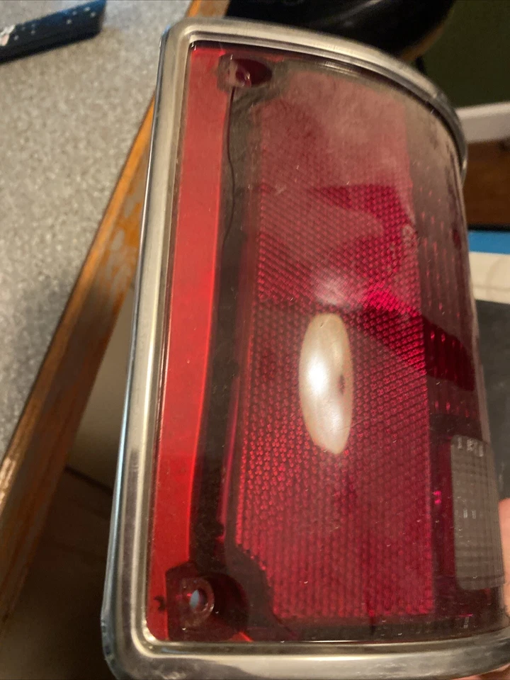 НОВЫЙ ИЗ СТАРЫХ ЗАПАСОВ GM 73-87 CHEVROLET GMC C10 K5 BLAZER SUBURBAN ЗАДНИЙ ФОНАРЬ LEN НОВЫЙ В КОРОБКЕ слева - Изображение 3 из 4