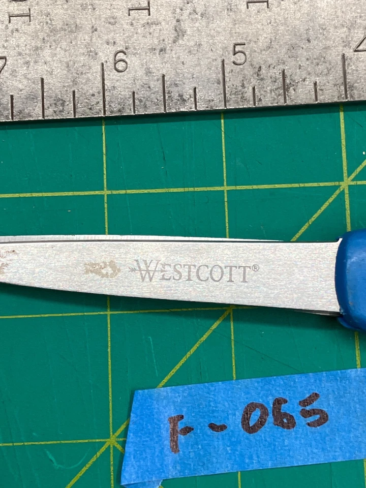 Tijeras de coser Westcott vintage de 7,75", hoja unida de titanio con mango azul Foto 4 de 4
