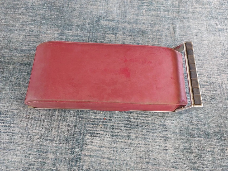 Dodge Charger 1966 1967 consola trasera placa superior reposabrazos Mopar moldura interior rojo Foto 2 de 4