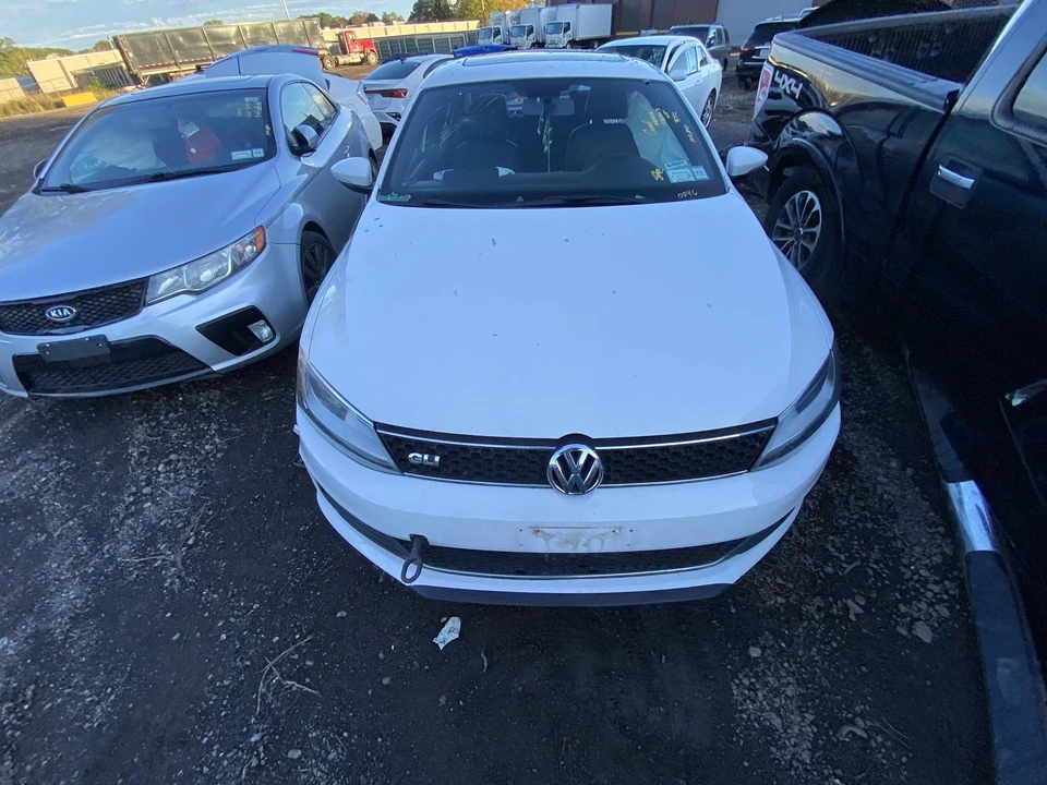 Used Front Left Door Interior Trim Panel fits: 2014 Volkswagen Jetta gli Grade Foto 3 de 4
