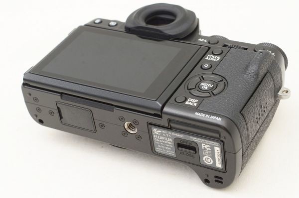 FUJIFILM X-T1 body with original box and accessories. Shot count