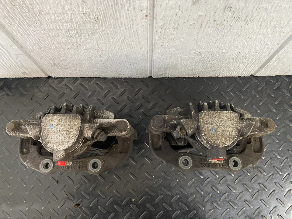 OEM 1998 2005 Chevrolet S10 Blazer Rear Brake Calipers Set Left Right - Image 2 of 4