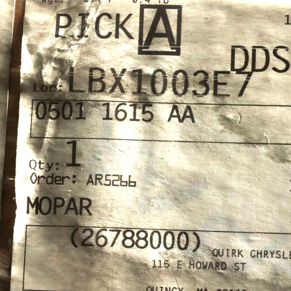 INSIGNIA EMBLEMA PARRILLA CHRYSLER 300 TOWN & COUNTRY CONCORDE LHS NUEVO MOPAR 5011615AA Foto 3 de 3