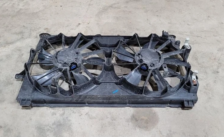 Conjunto de ventilador de refrigeración del radiador Chevrolet Tahoe 2010-2014 opcional K5L Foto 2 de 2