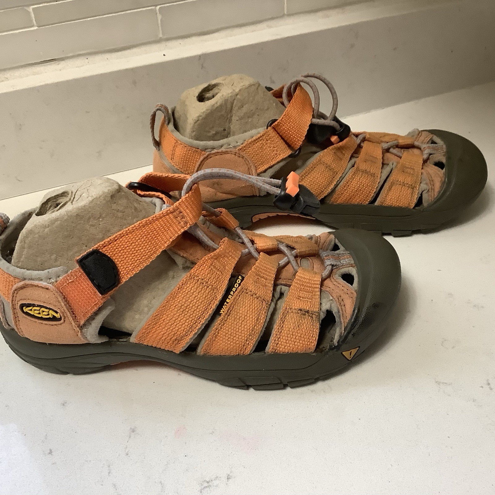 Sandali impermeabili KEEN Newport H2 arancione brillante gioco quotidiano giovani taglia 2