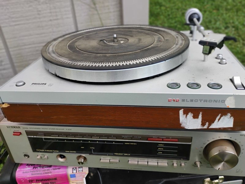 Philips 212 Turntable: No dust cover. Vintage 1970's. Tested working.