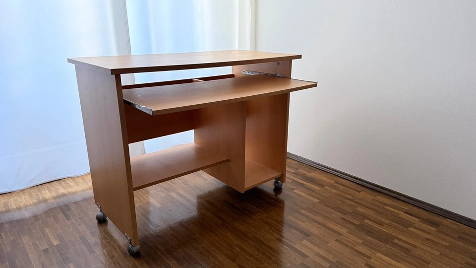 KINDER SCHREIBTISCH / aus Holz / mit Stauraum / auf Rädern