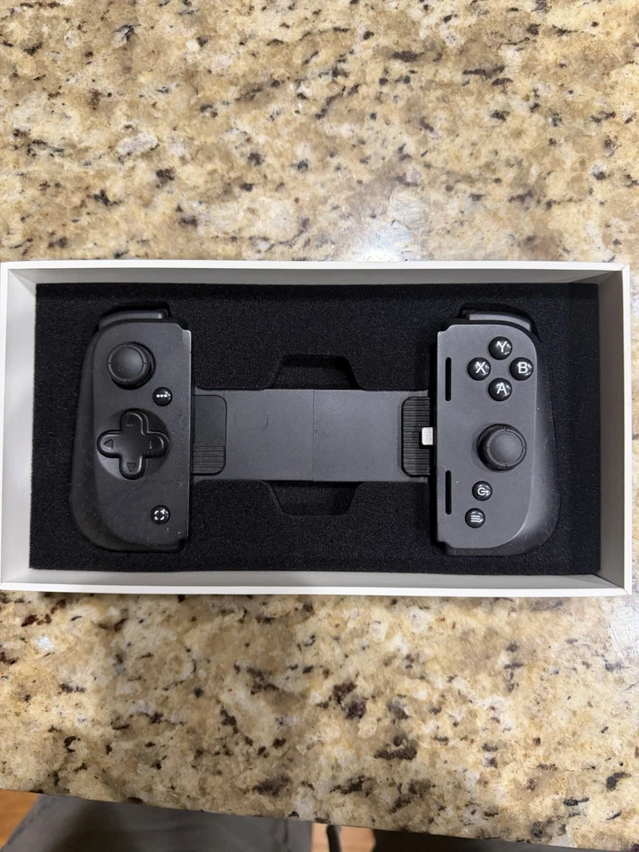 Razer Kishi V2 for iPhone - Universal Mobile Gaming Controller (Ex-demo) - Image 2 of 3