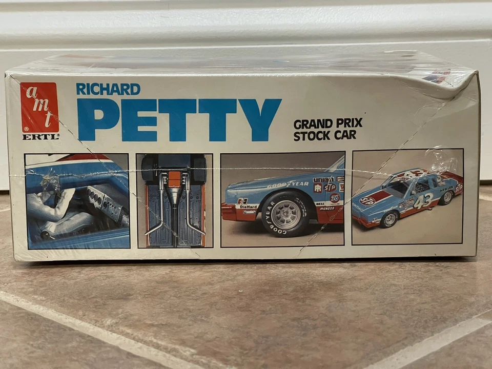 1985 年 Richard Petty STP 庞蒂亚克大奖赛 AMT ERTL #8044 套件 未拆封 全新 1/25/24 — 第 2/4 张图片