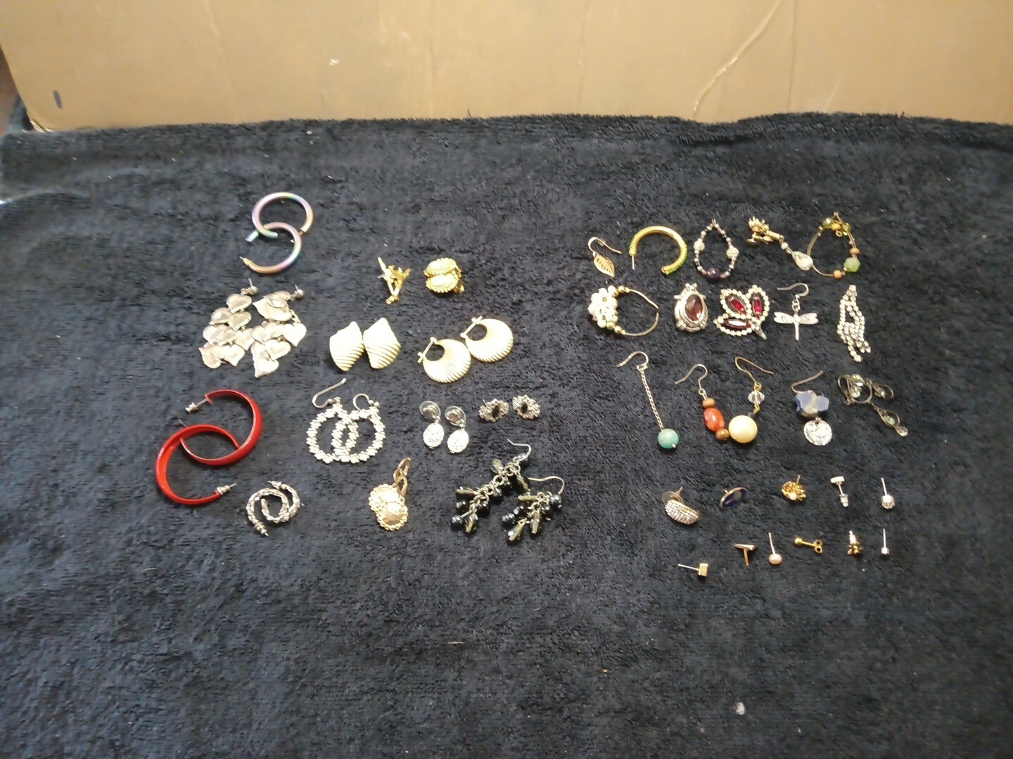 Lot Of 13 Sets Vintage To Now costume Jewelry Earrings + 26 Unmatched Earrings eBay