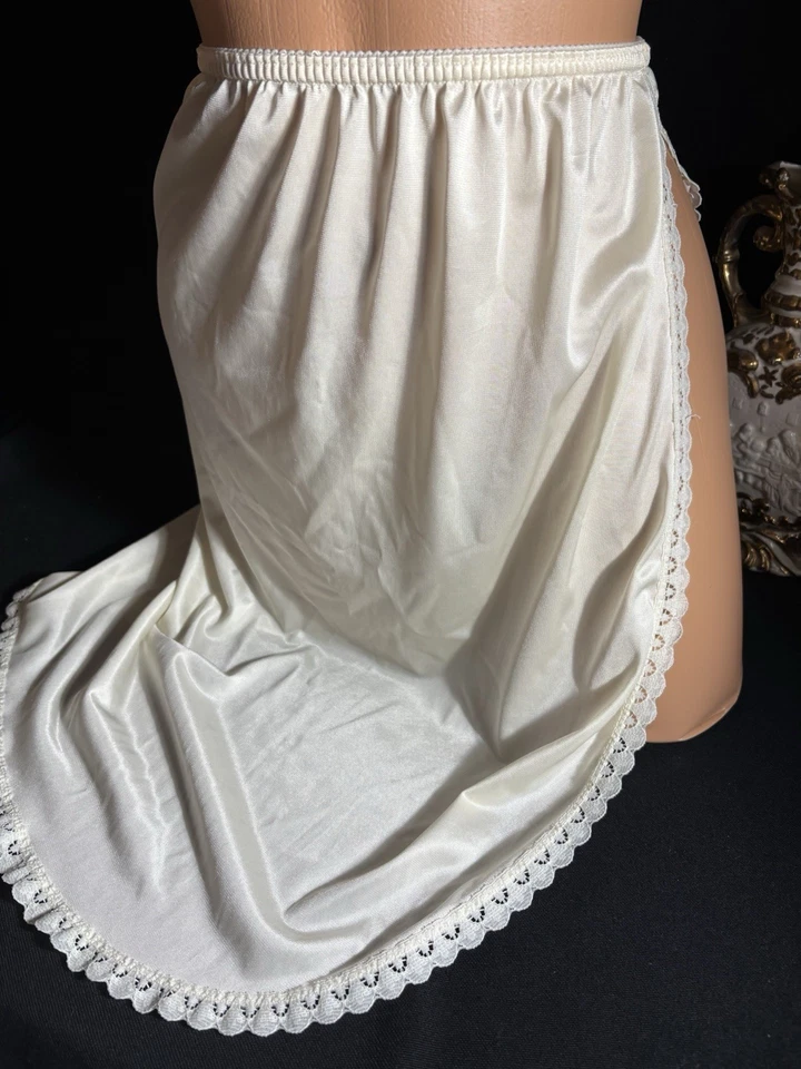 DE COLECCIÓN SATINADO SEDOSO OJAL ANCHO ENAGUA MEDIO DESLIZAMIENTO SISSY TAP SLIP M Foto 3 de 4