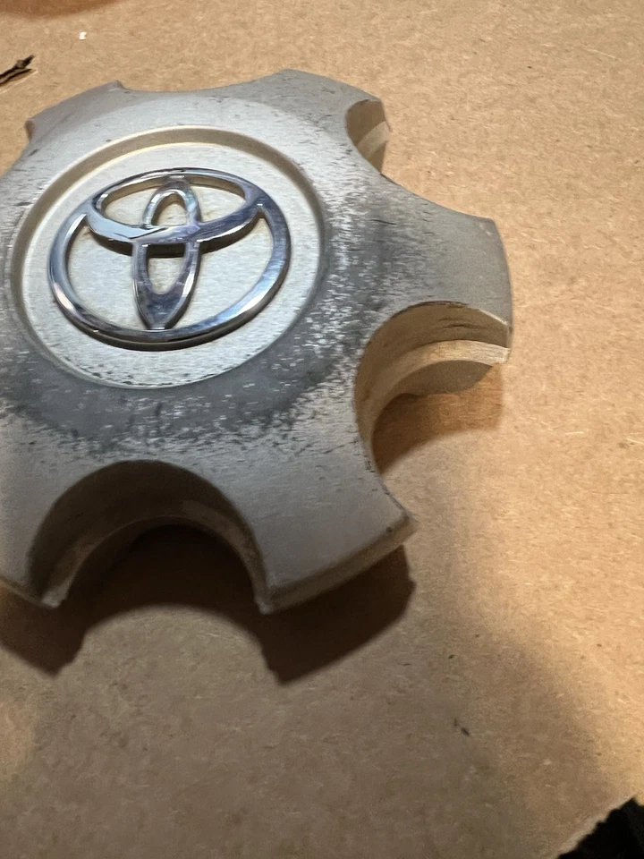 05 06 07 08 09 10 11 12 13 14 15 TOYOTA TACOMA OEM 6 lug Center Cap 42603-ad060 Foto 3 de 4
