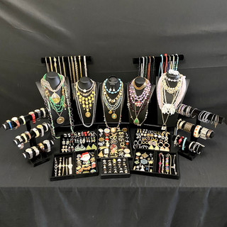 252 pc Antique Vintage Estate Costume Jewelry Some Signed. Lot 672