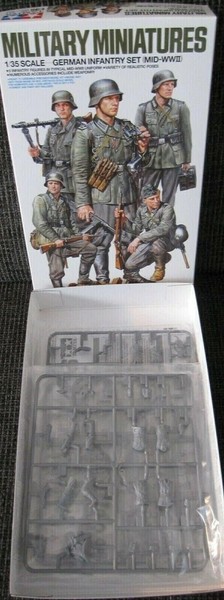 Figuren-Set Deutsche Infanterie 1941/42 Von Tamiya Im MaßStab 1:35 *Neu*-image