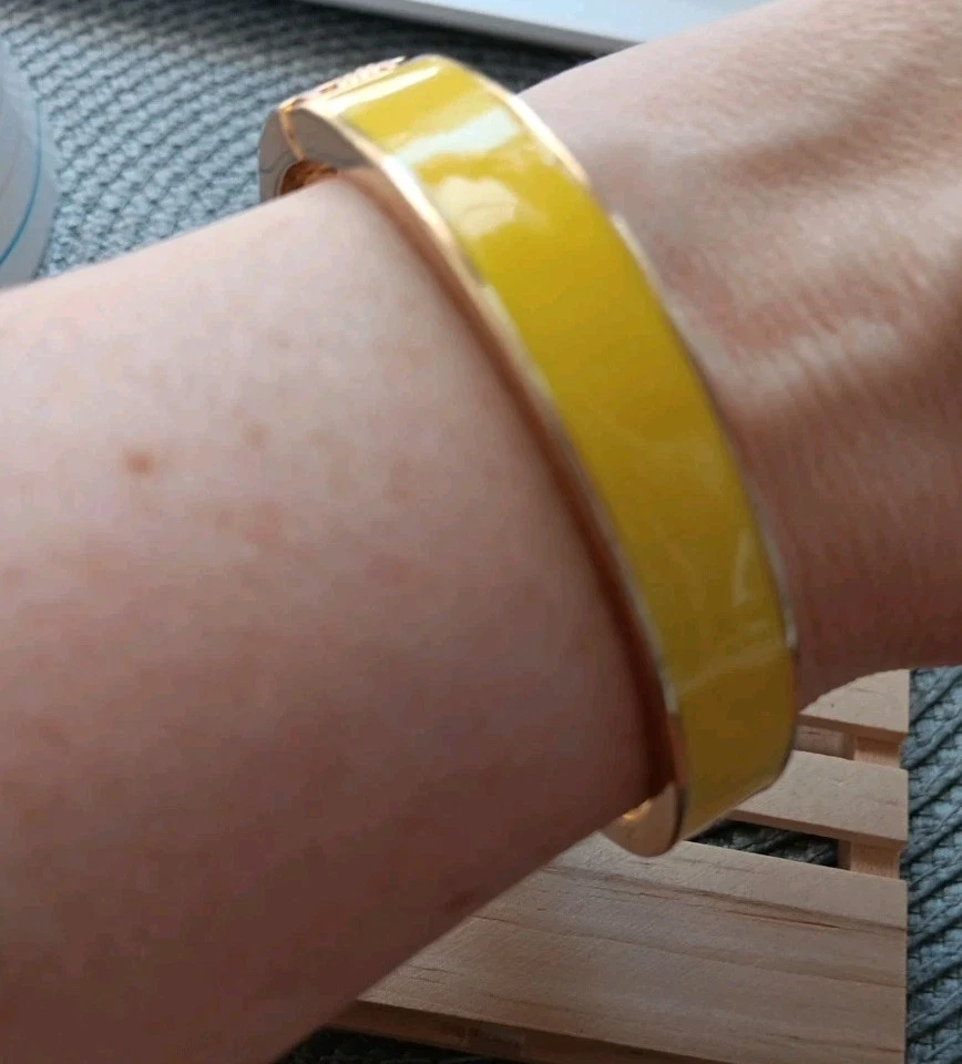 Pulsera Bisagra TALBOTS Amarillo Limón, Tono Dorado 2 5" A Través Foto 3 de 4