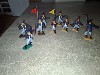 Timpo Toys Northerners 7th Cavalry Flag Thick Heads