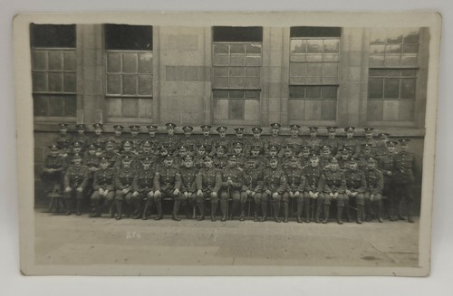 Military Postcard, Large Group Of Soldiers In Uniform. - Picture 1 of 14