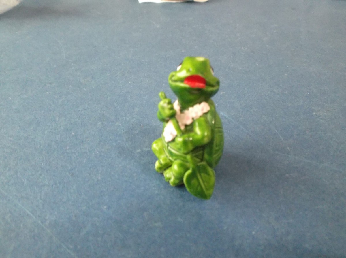 Vintage Kinder Egg Surprise Green Turtle 1991 UK