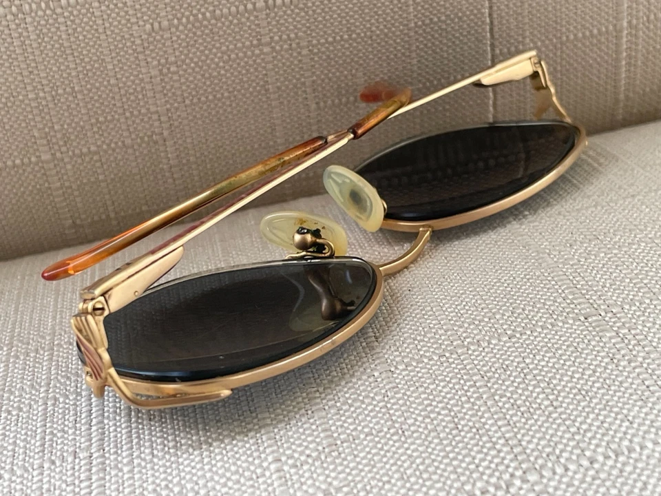 Óculos vintage Elizabeth Arden armação tom dourado meia borda Leia desc - Imagem 4 de 4