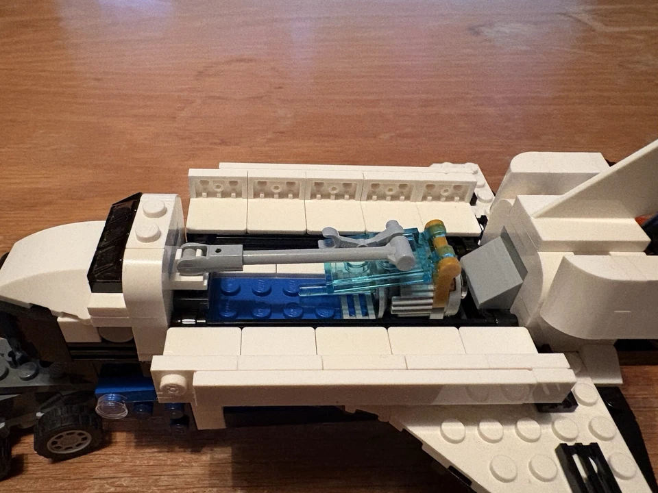 LEGO Creator 31091 Shuttle Transporter, photo 4 of 5