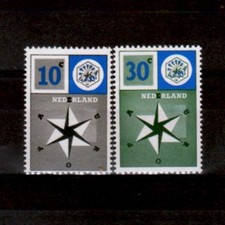 PAYS-BAS - NEDERLAND n° 678/679 neuf sans charnière