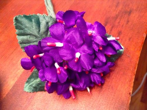 Vintage Millinery Flower Violet 18 Stem Bouquet with 1" Blooms for Hat Purple UF - Picture 2 of 3