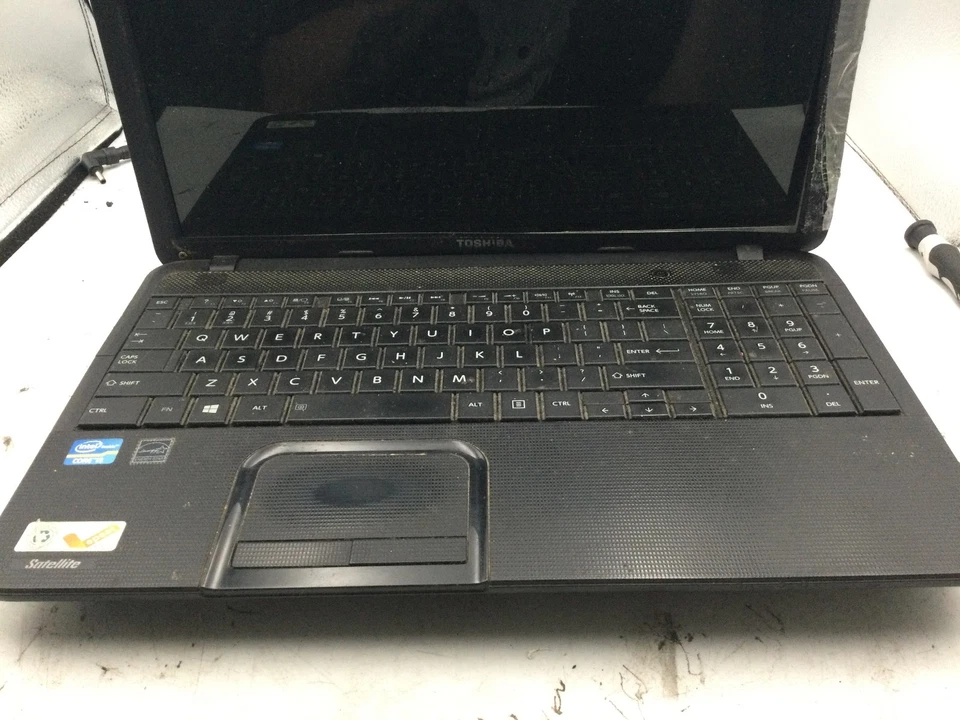 TOSHIBA SATELLITE C855-S5219 - BOOTS TO BIOS - INTEL I3 - no RAM - READ-BB - Image 3 of 4
