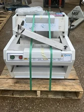 2025 NEW OLIVER COUNTERTOP BREAD SLICER MODEL 732-N ARTISAN BREAD SLICED BREAD