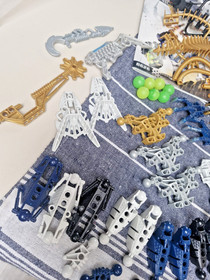 LEGO Bionicle Irnakk 8626 Piraka combiner with 7 Zamor ammo and instructions
