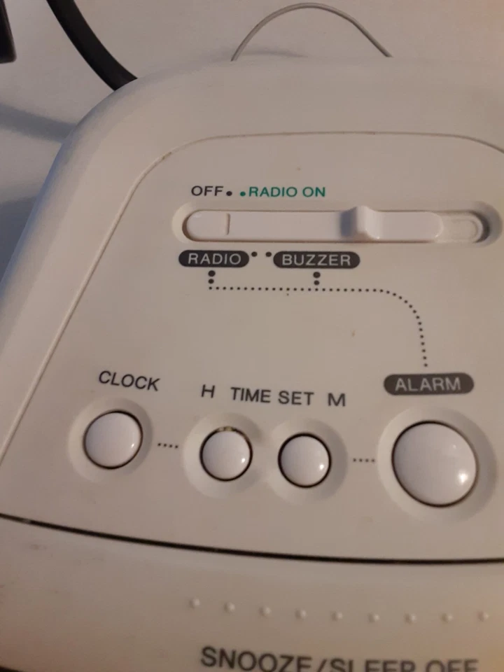 Reloj despertador Sony Dream Machine ICF-C112 blanco radio AM/FM *probado* Foto 3 de 4