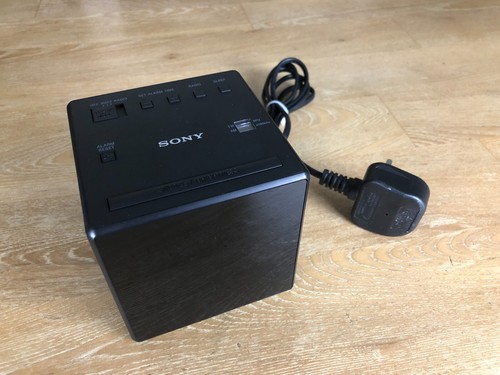 SONY ICF-C1 Radio Alarm Clock AM/FM LED Snooze Black Bedside Dual Band Cube VGC - Picture 2 of 6