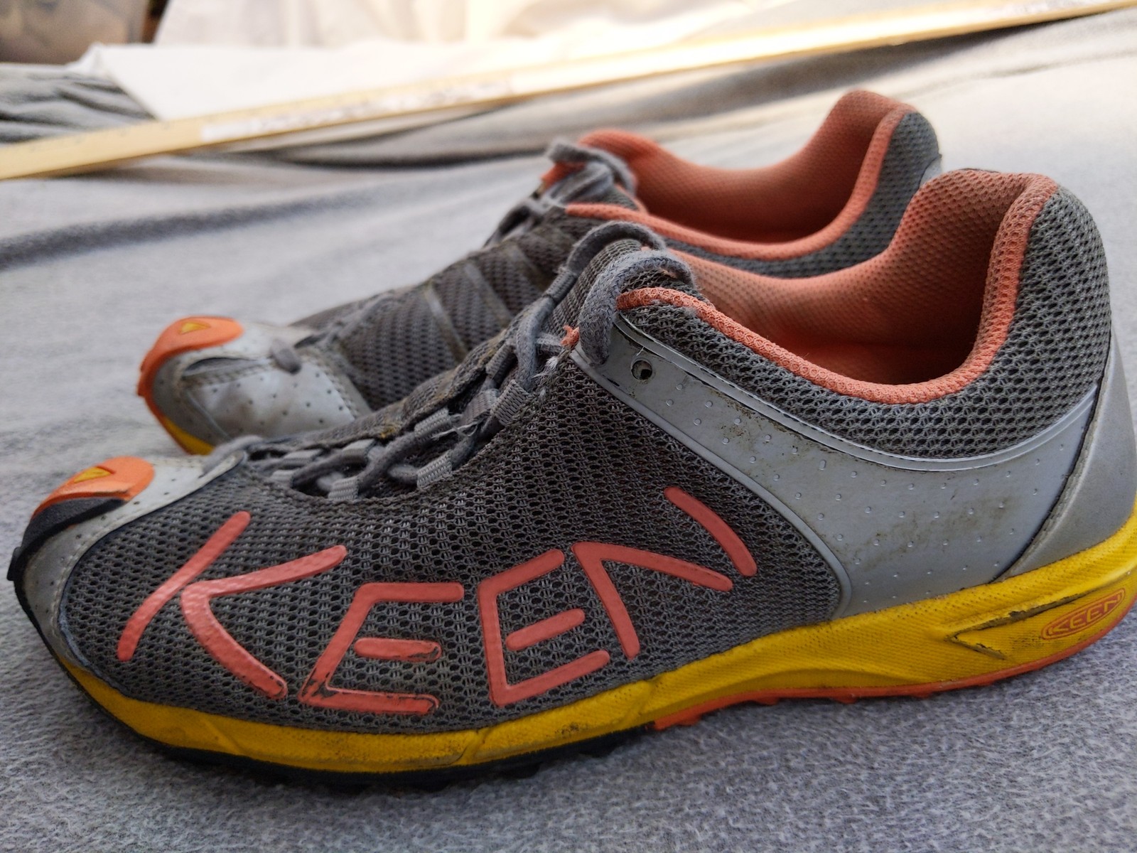 Scarpe Keen donna taglia 7 atletiche minimaliste maglia trail running 1003886